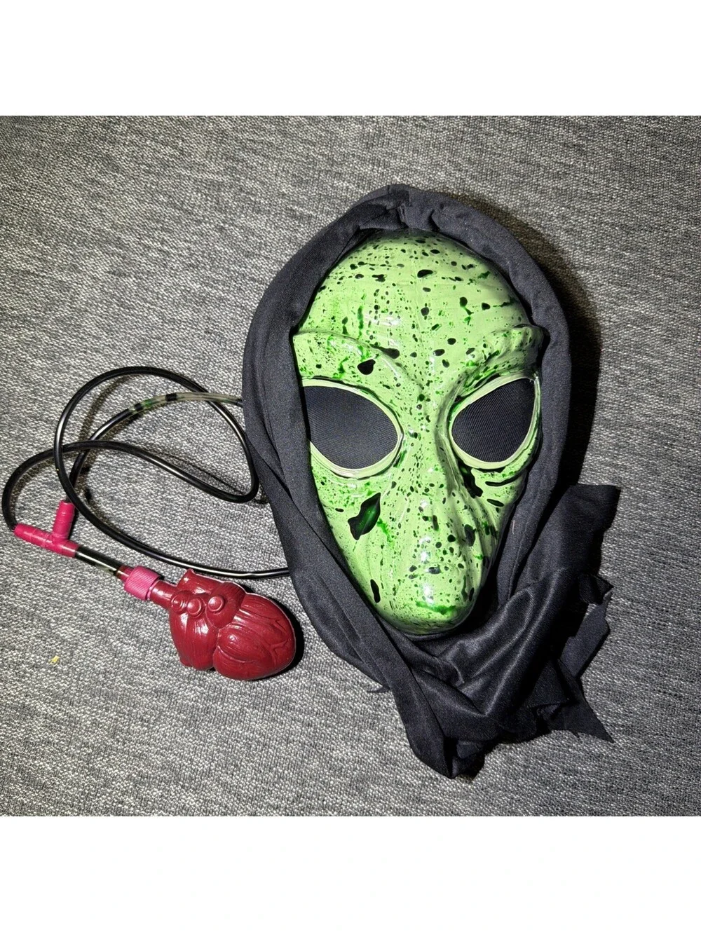 Vintage 1990s Fun World Bleeding Green Alien Mask Area 51 Sci-Fi